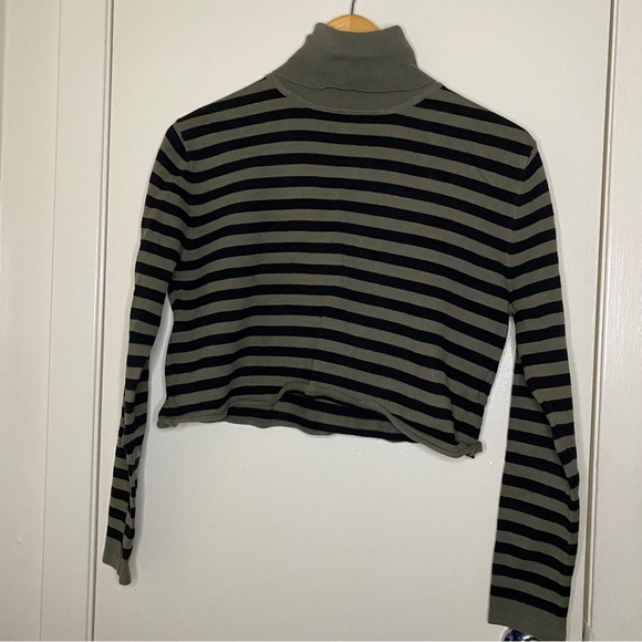 GARAGE Mock Neck Cropped LS Sweater - Picture 2 of 6